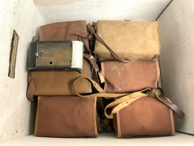 QUANTITY OF ANTIQUE AND VINTAGE CAMERAS, KODAK, CONWAY, AGFA, ENSIGN AND MORE - Image 3 of 3