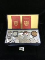 A QUANTITY OF VINTAGE JERSEY COINS, MOSTLY TWENTY FIVE PENCE AND OTHERS
