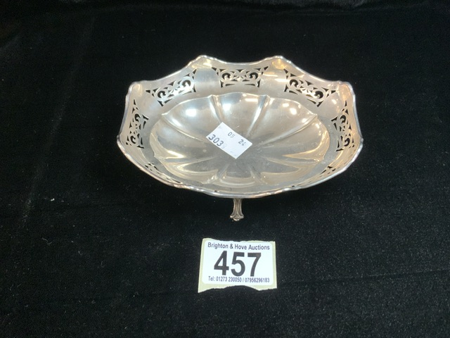 HALLMARKED SILVER OVAL BONBON DISH WITH PIERCED BORDER RAISED ON SCROLL SUPPORTS; DATED 1917 BY