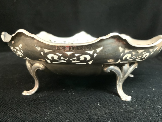 HALLMARKED SILVER OVAL BONBON DISH WITH PIERCED BORDER RAISED ON SCROLL SUPPORTS; DATED 1917 BY - Image 2 of 2