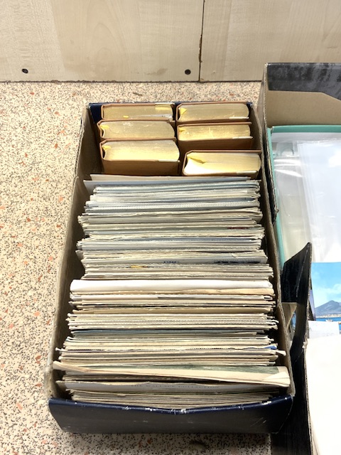 QUANTITY OF VINTAGE POSTCARDS, POSTCARD ALBUMS AND ACCESSORIES WITH OTHER EPHEMERA - Image 5 of 5