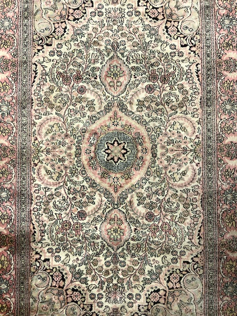 VINTAGE SILK RUG; 192 X 122 CM - Image 2 of 4