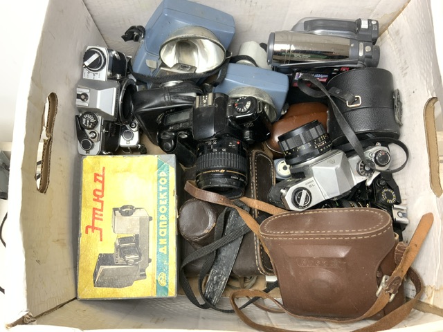 MIXED VINTAGE CAMERAS AND LENSES INCLUDES PENTAX, VIVITAR, TAMRON, ANSCO AND MORE - Image 2 of 2