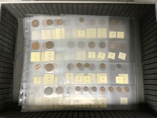 A METAL CASE CONTAINING VARIOUS COINS; IN FOLDERS AND LOOSE - Image 8 of 8