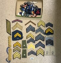 QUANTITY OF VINTAGE MILITARY CLOTH ARM BADGES AND MORE