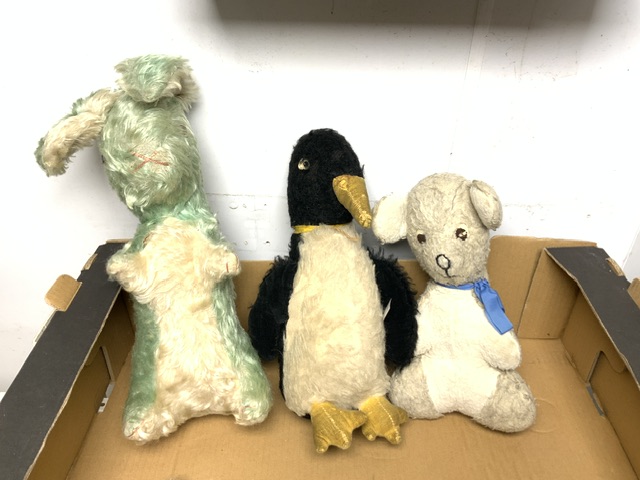 A QUANTITY OF VINTAGE STUFFED ANIMALS AND TEDDY BEARS INCLUDING, RABBITS, PANDA, LAMB, DOGS AND - Image 3 of 4