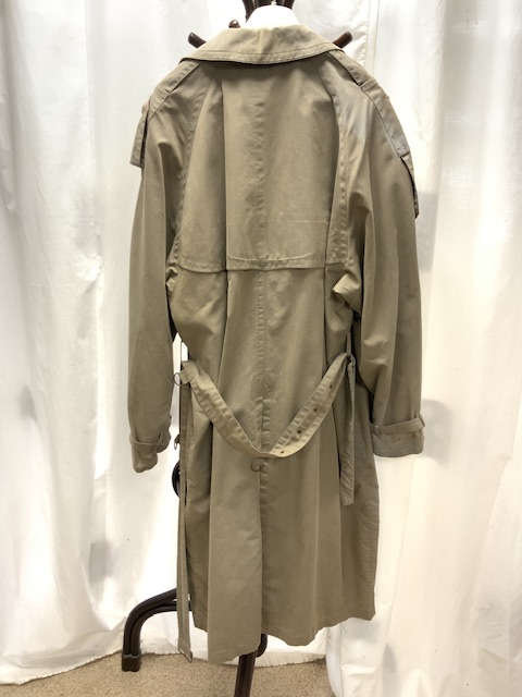 A YVES SAINT LAURENT FULL-LENGTH BROWN MAC; SIZE 40/50 - Image 3 of 3