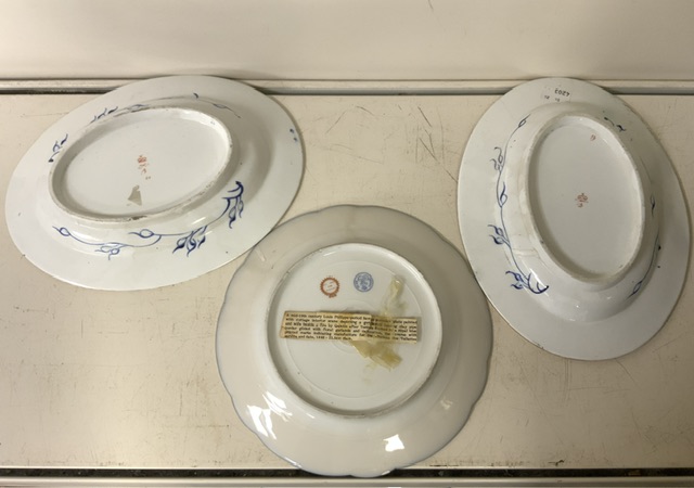 TWO VICTORIAN DERBY PLATES WITH A 19TH CENTURY SEVRES PAINTED PLATE - Image 2 of 4