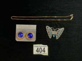 A 9 CARAT GOLD CHAIN; STAMPED 375; CHRISTIAN DIOR, A PAIR OF GILT CLIP ON EARRINGS; BLUE STONES
