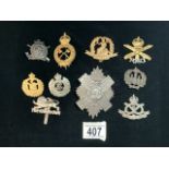 A QUANTITY OF MILITARY METAL CAP BADGES INCLUDING; NORFOLK, KINGS OWN, 128 PIONEERS AND OTHERS