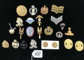 A QUANTITY OF MILITARY METAL BUTTONS, CAP BADGES AND BADGES INCLUDING; WESTERN SCOTS BRITISH