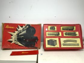 BOXED ROVEX OO GAUGE VINTAGE TRAIN SET