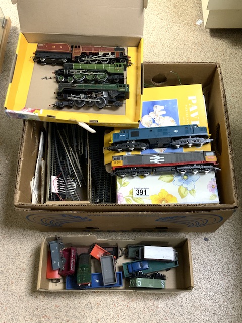 LARGE QUANTITY OF OO GAUGE TRAINS, CARRIAGES, BUILDINGS HORNBY AND MORE