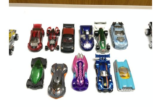 QUANTITY OF 100 MIXED DIE CAST HOT WHEELS AND MORE - Image 10 of 11