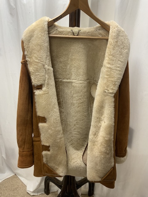 VINTAGE BRIGHTON SHEEPSKIN SHOP COAT; MENS UK SIZE 34 - Image 2 of 4