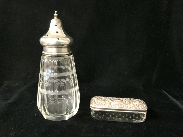 A STERLING SILVER TOPPED GLASS SUGAR SIFTER; LONDON 1929; THE COVER PIERCED WITH STARS AND AN - Image 2 of 4