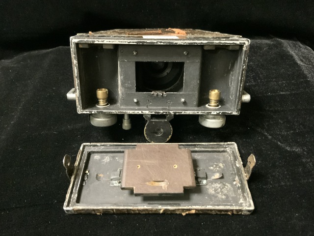 ANTIQUE PROTOTYPE/HOMEMADE 35MM METAL AND LEATHER CAMERA, WITH VIEWFINDER AND LENS COVER, - Image 6 of 7