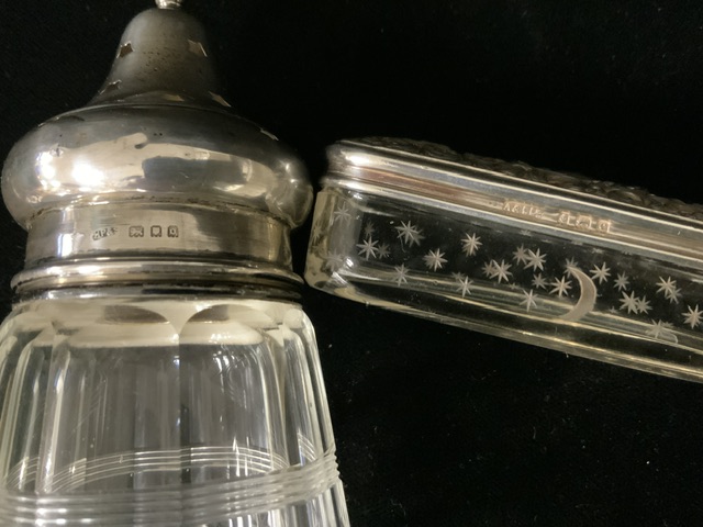 A STERLING SILVER TOPPED GLASS SUGAR SIFTER; LONDON 1929; THE COVER PIERCED WITH STARS AND AN - Image 3 of 4