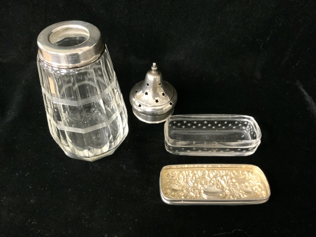 A STERLING SILVER TOPPED GLASS SUGAR SIFTER; LONDON 1929; THE COVER PIERCED WITH STARS AND AN - Image 4 of 4