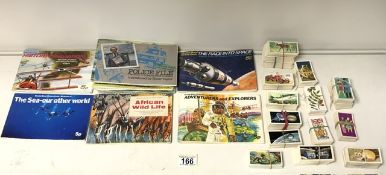 QUANTITY OF TEA / CIGARETTE CARDS; SOME IN BOOKLETS; SOME LOOSE
