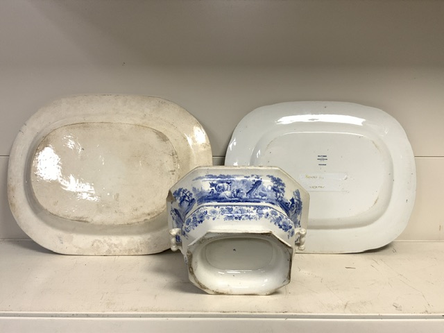 WILLOW PATTERN MEAT PLATE, WEDGWOOD BALITMORE ETRURIA MEAT PLATE AND VICTORIAN BLUE AND WHITE - Image 2 of 8