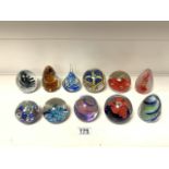 MIXED GLASS PAPERWEIGHTS INCLUDES SELKIRK AND WEDGWOOD