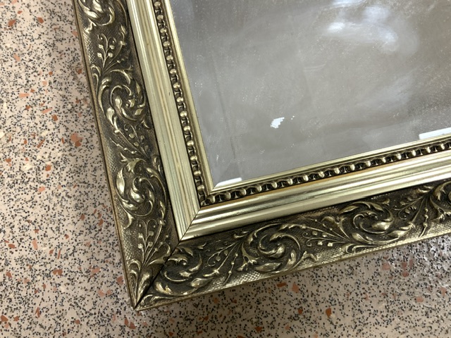 MODERN BEVELLED MIRROR IN A GILDED FRAME; 86 X 61CM - Image 3 of 4