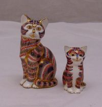 Royal Crown Derby figurine of cat and a kitten both with gold seals, tallest 13cm (h)