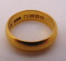 22ct gold wedding band, approx total weight 8.1g