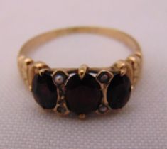 9ct gold and three stone garnet ring