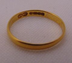 22ct yellow gold wedding band, approx total weight 1.8g