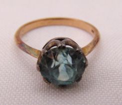 9ct gold ring set with a zircon