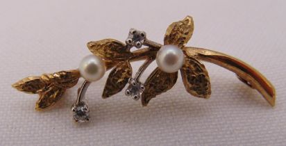 9ct yellow gold diamond and pearl brooch, approx total weight 2.3g