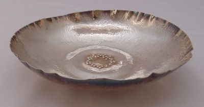 A hallmarked silver hand hammered circular dish approx 240g, London 1970