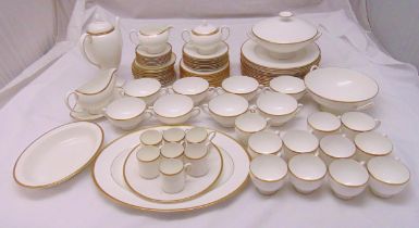 Wedgwood California dinner service to include a vegetable dish and cover, a sauce boat and a