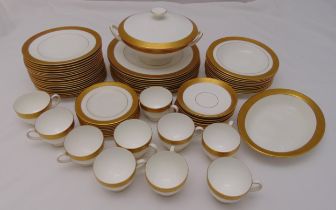 Wedgwood Ascot dinner and tea service to include plates, bowls, cups, saucers, a covered two handled