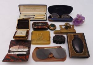 A quantity of collectables to include a cased antique ruby glass perfume bottle, vintage reading