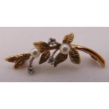 9ct yellow gold diamond and pearl brooch, approx total weight 2.3g