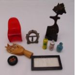 A quantity of collectables to include three Chinese snuff/scent bottles, a turned wooden powder