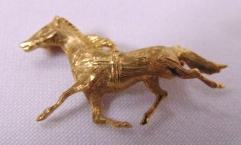 9ct yellow gold brooch in the form of a Racehorse, approx total weight. 3.5g