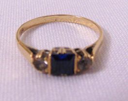 9ct yellow gold three stone ring set with coloured stones, approx total weight 1.6g