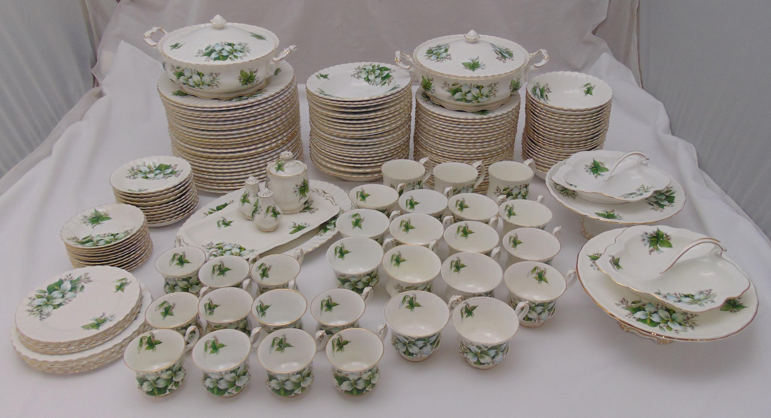 Royal Albert Trillium pattern dinner, tea and coffee service to include plates, bowls, cups and