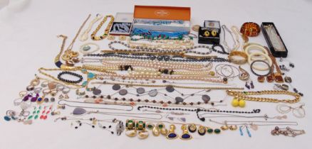 A quantity of costume jewellery to include necklaces, brooches, earrings, ring and bangles