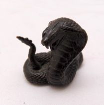 A Japanese Okimono figurine of a cobra, 4 x 3.5cm