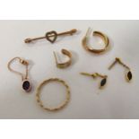 A quantity of 9ct gold jewellery to include earrings, a ring and a brooch, approx total weight 5.