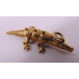 9ct yellow gold pendant in the form of an articulated crocodile, approx total weight 5.2g