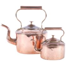 2 graduated Victorian copper kettles, tallest 31cm