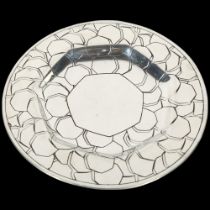 WITHDRAWN - Gordon W Robertson, a stylised etched presentation pewter plate, to Alderman Peter