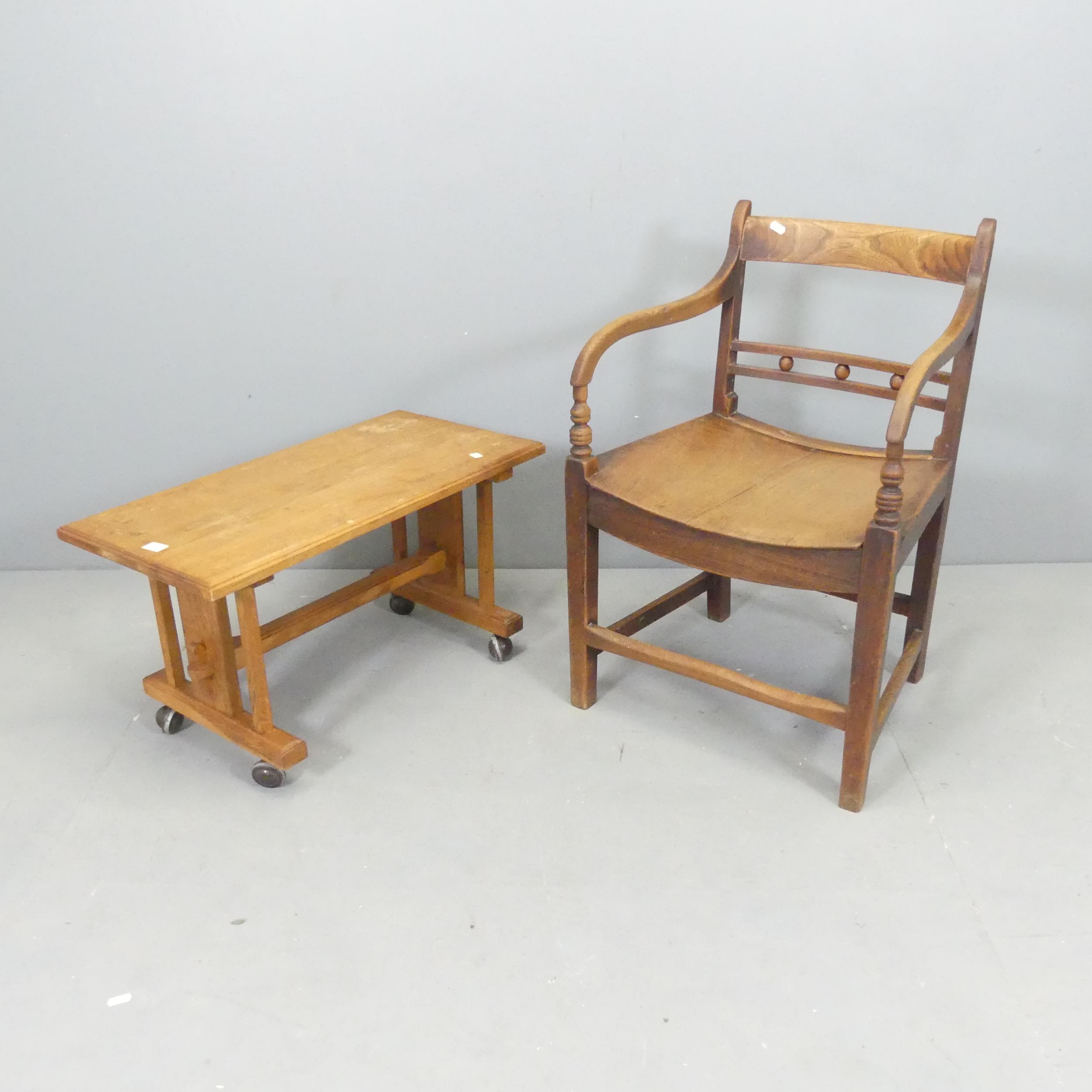 A Georgian oak desk chair with panelled seat, and an oak side table. (2)