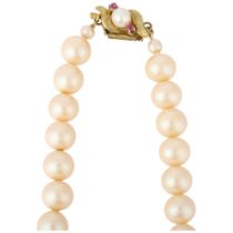 A single-strand pearl bead necklace, with 14ct ruby clasp, 8mm pearls, 38cm, 40.8g No damage or